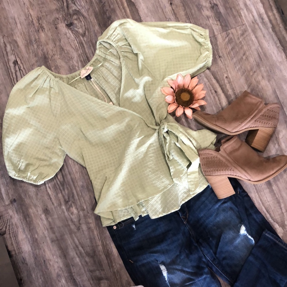NWT Wrap top